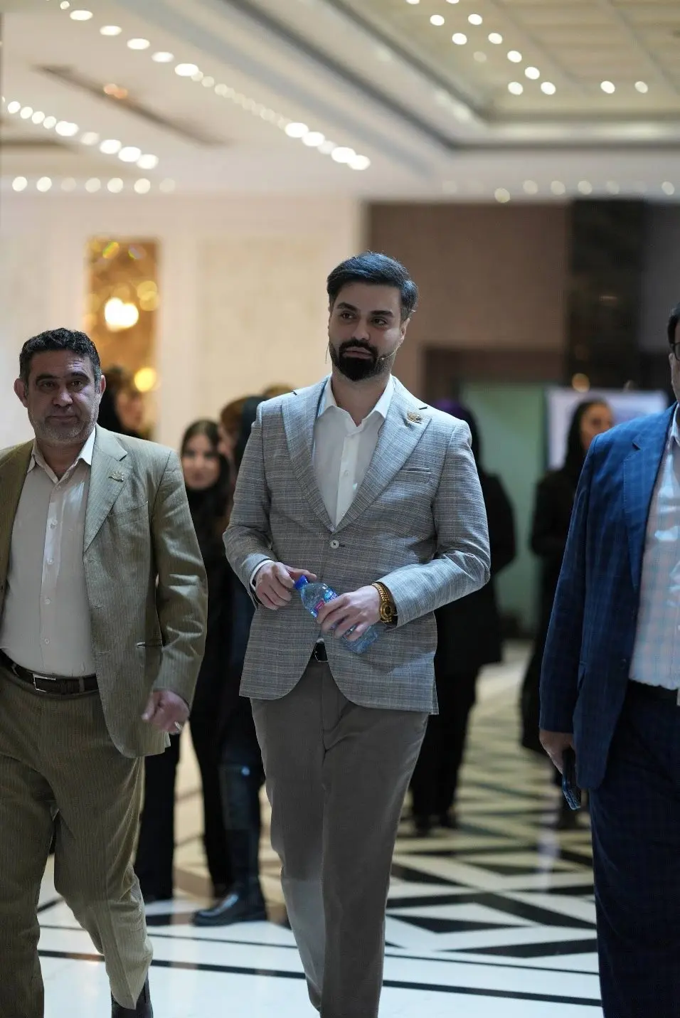 نگاه ماکان آریا پارسا به سیاست و اقتصاد