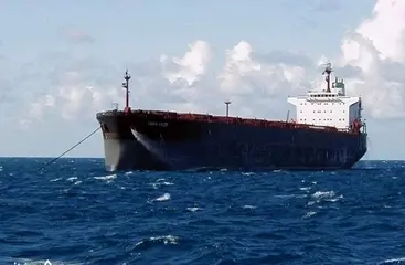 ادعای وال‌استریت ژورنال درباره تنش دریایی | نزدیک شدن قایق‌های تندروی ایرانی به نفتکش آمریکایی در تنگه هرمز