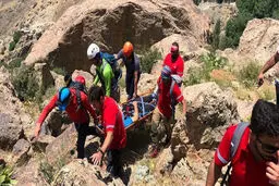 نجات کوهنورد جوان در ارتفاعات شمال تهران 