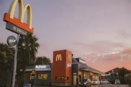 از تخریب مک‌دونالد در لبنان تا راکت‌های دوباره در تل‌آویو | فلسطین عقب نمی‌نشیند+ویدئو