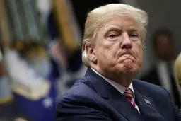 ترامپ ۱۵ تن از نزدیکان خود را عفو کرد