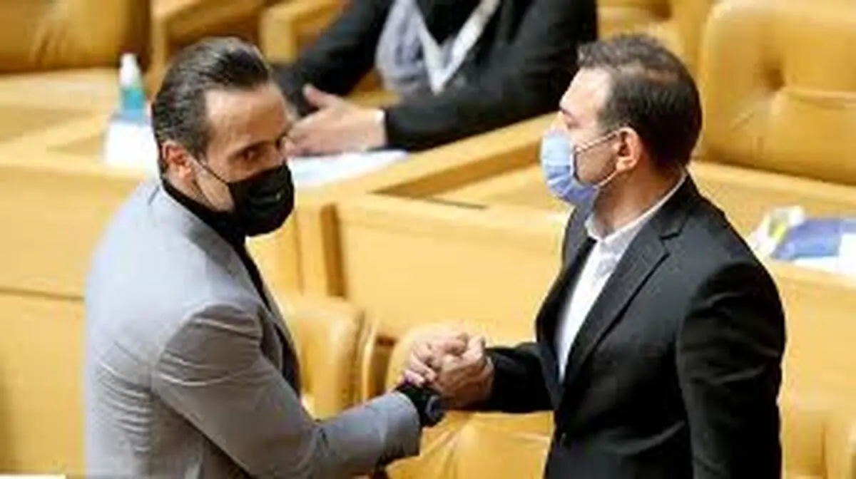 
خداداد عزیزی :  علی کریمی تو انتخابات را بردی
