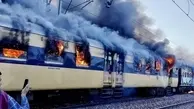 دانشجویان معترض یک قطار را آتش زدند! + ویدئو