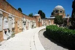 تصاویری از ۷ قبرستان عجیب و وحشتناک در جهان