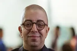 گریه های تلخ فرزین محدث، بازیگر سینما و تلویزیون| ۲ بار شفای مادرم   را از امام حسین (ع) گرفتم | به ایشان مدیونم 