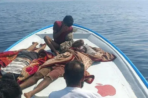 بیمارستان میناب: حال عمومی مجروحان حمله پهپادی امروز به یک فروند لنج صیادی در سیریک خوب است 