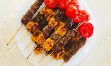 طرز تهیه کباب تابه‌ای دورنگ | کباب تابه‌ای رو اینجور شیک و مجلسی بپز +ویدئو