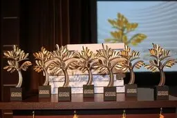 جشنواره هنرهای تجسمی فجر با معرفی برگزیدگان به پایان رسید.
