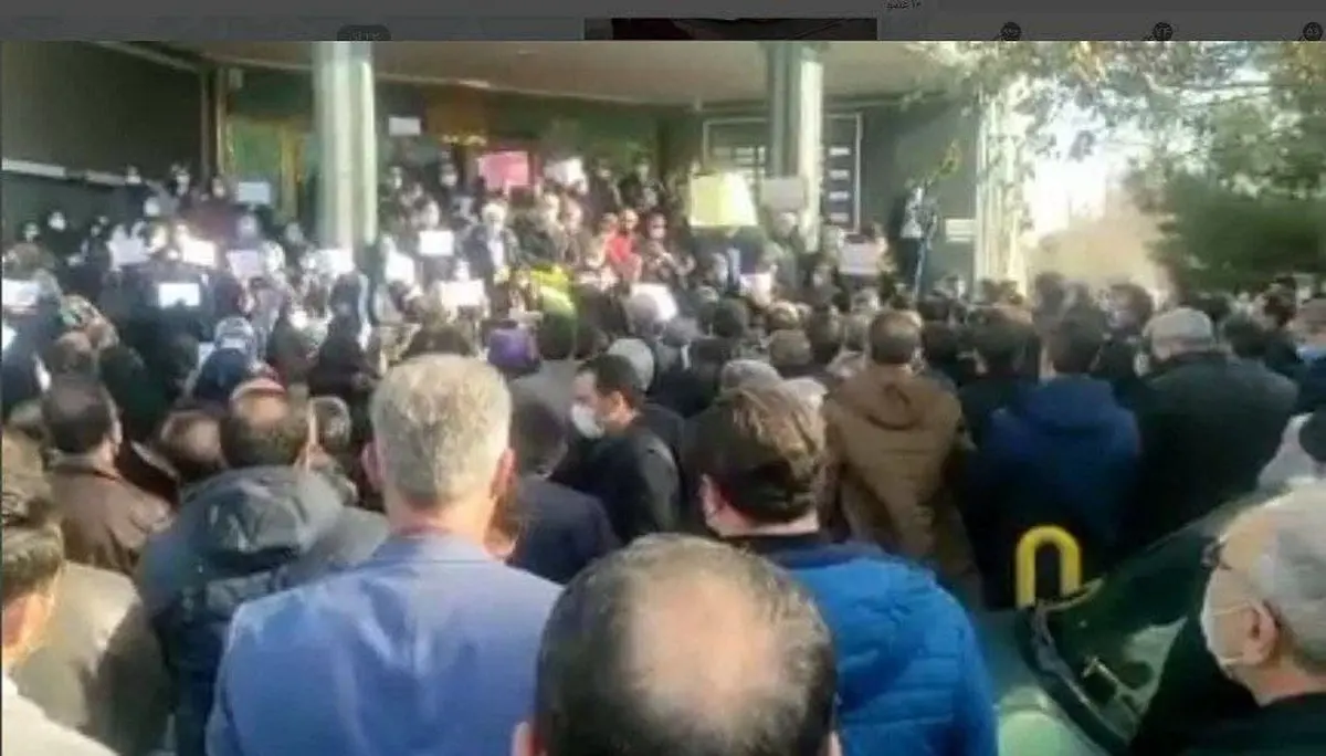 تجمع اعتراضی معلمان مقابل اداره کل آموزش و پرورش آذربایجان شرقی 