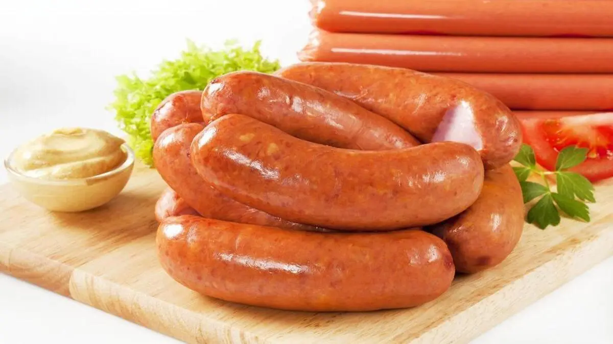 دیگه از بیرون سوسیس های ناسالم نگیر بیا اینجا خودت درست | طرز تهیه سوسیس خانگی + ویدئو