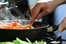 این ساعت هر چه خواستید غذا بخورید تا دو برابر لاغر شوید