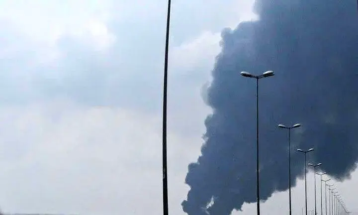 حملات موشکی و پهپادی ایران به امارات و بحرین | آژیرهای هشدار به صدا درآمدند