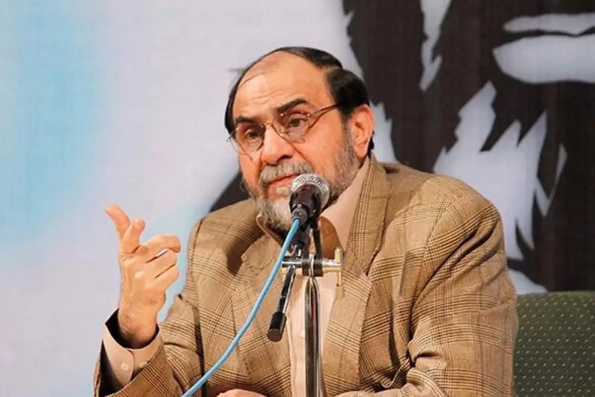 کسی که از مذهب سواستفاده سیاسی کند از روحانیت تنها لباسش را داردرسیده/ قاسم سلیمانی را واجد روحانیت میدانم وامثال حسن‌روحانی را فاقد آن