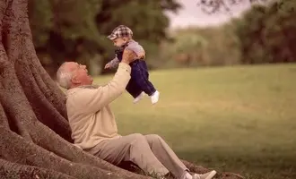 باروری در سنین بالا چه اثری روی مرگ‌ومیر دارد؟ | رابطه عمر و باروری