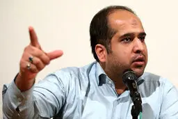 شاهزاده پهلوی صدای یک نماینده ایرانی را در آورد | او با یک روستا زاده صحبت میکند