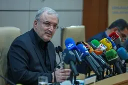 وزیر بهداشت: کاهش مرگ و میرها براثر کرونا به یک سوم و کاهش مبتلایان به ۴۰ درصد 