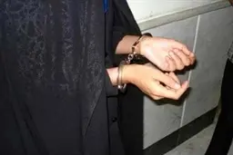 دستگیری ٣ دختر در گلزار شهدا بخاطر رقص و پایکوبی 