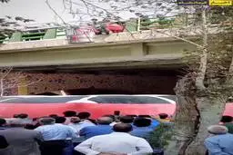 تصاویری از لحظات نفسگیر در تونل توحید | کمک آتش نشانان به خانمی که در تونل توحید در حال خودکشی بود + ویدیو 