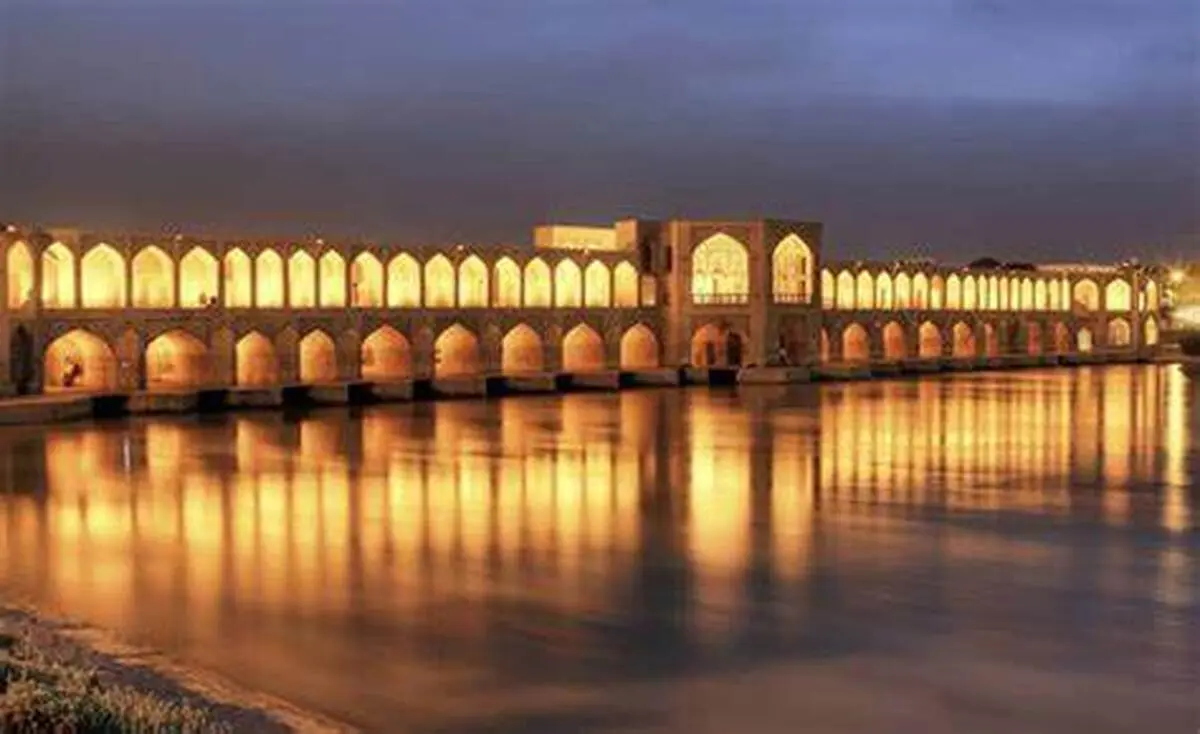 صنایع دیگر از زاینده‌رود آب برداشت نمی‌کنند | صنایع باید برای تأمین نیاز خود، از پساب بهداشتی تصفیه شده و آب دریا استفاده کنند.
