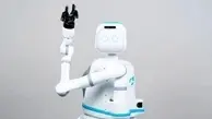 دعوا و هجوم یک زن به ربات پرستار در چین! + ویدئو