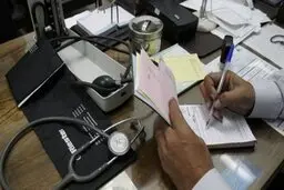 مردان ایرانی وقت و پول دکتر رفتن ندارند/سلامت باشد برای روز آخر!