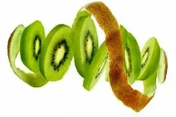 دیگه پوست کیوی رو دور نریز | خواص بی نهایت پوست کیوی برای سلامتی