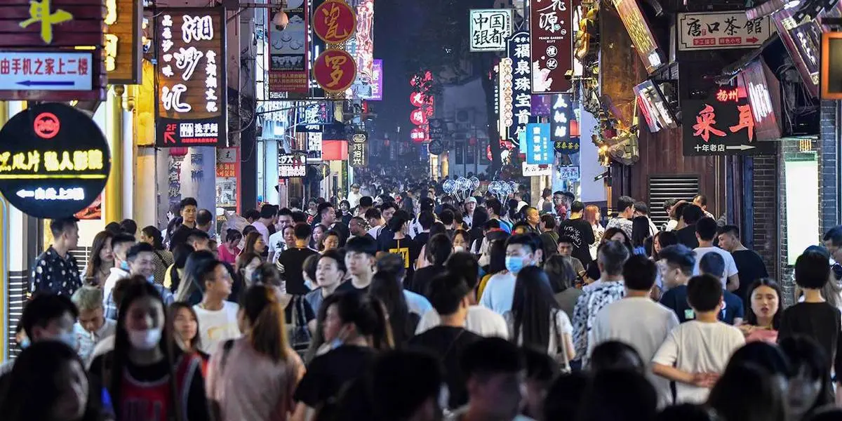 چرا چین در دوران کرونا پیشرفت اقتصادی قابل ملاحظه‌ای داشت؟ | آیا پایان همه‌گیری، به زیان اقتصاد چین خواهد بود؟