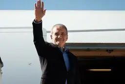 پزشکیان برای صرفه جویی چراغ های سالن را خاموش کرد | راهکار پزشکیان برای صرفه جویی در مصرف انرژی + ویدیو 