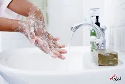 
گاردین: الکل برای ضدعفونی خوب است اما جای صابون را نمی گیرد؛ چرا؟ / چگونه شستشوی دست ها با صابون، کرونا را می کشد؟
