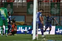 آبی‌ها در آستانه جاودانگی | مس هم نتوانست مانع استقلال شود

