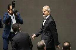 پزشکیان: با مکرون در نیویورک مذاکره می کنم  | آمریکا اول دوستی خود را ثابت کند بعدا مذاکره