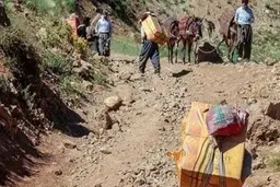 سقوط کولبر ۱۴ ساله از کوه |  درمان کولبر به دلیل مشکلات مالی متوقف مانده است