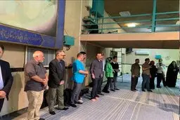 ازدحام جمعیت برای انداختن رای در صندوق‌ها | صف مردم در حسینیه جماران +ویدئو