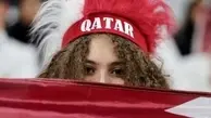 بوسه بازیکن برهنه بر یک زن در جام جهانی قطر+تصویر