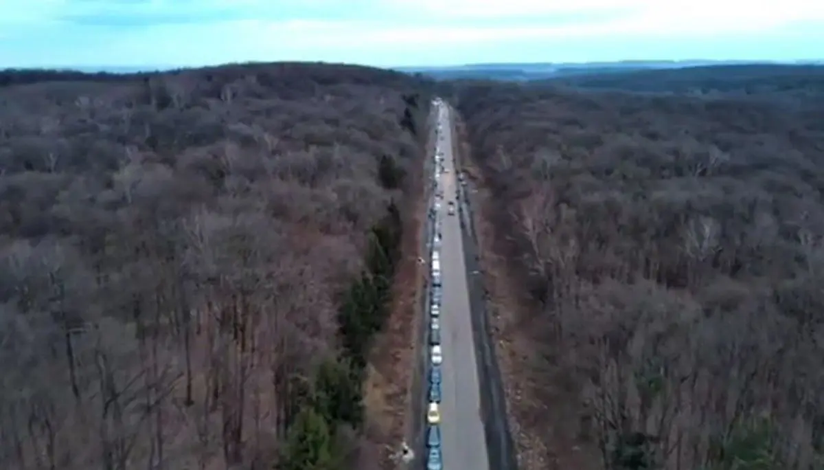 صف طولانی خودروها در مرز اوکراین-لهستان+ویدئو