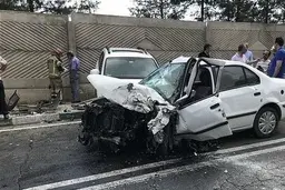 تصادف شدید سمند و بنز در اثر سرعت بالا+ویدئو 