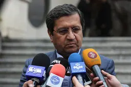 همتی: آمار متغیرهای پولی و بانکی منتشر می شود