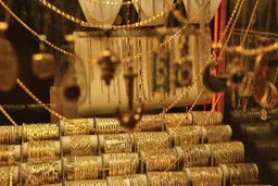 طلا ریخت | پیش‌بینی جدید بازار طلا در روزهای آینده
