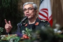 
سرلشکر باقری: فروشگاه‌ها، خیابان‌ها و جاده‌ها ظرف ۲۴ ساعت آینده خلوت می‌شود