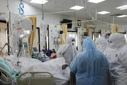 حداقل دوهفته سراسر کشور را تعطیل کنید

