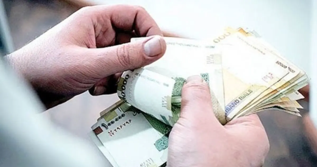 افزایش حقوق کارمندان از این ماه اجرایی می‌شود  | افزایش حقوق شامل کدام کارمندان می‌شود؟