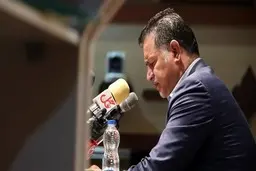 علی دایی و همسرش راهی پاریس شدند