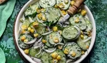 طرز تهیه سالاد خیار | یه سالاد سه سوته و بی‌دردسر +ویدئو