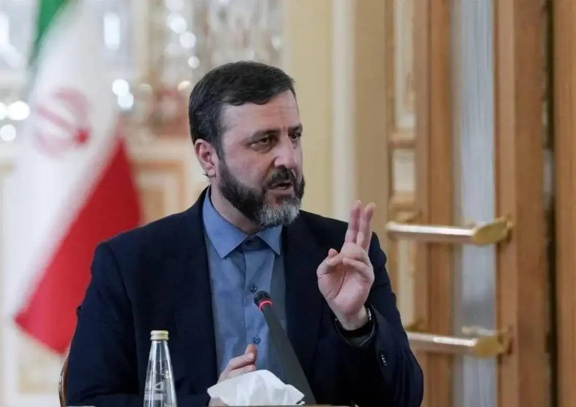 غریب آبادی: طرح ۷ روزه از طریق واسطه‌ها و میانجی‌ها از جمله قطر منتقل و نظرات طرف آمریکایی دریافت شده و در دست بررسی است  |  پس از جمع‌بندی در داخل، پاسخ از همان مسیر اعلام خواهد شد 