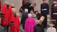 جشن 70 سالگی سلطنت ملکه جنجالی شد | غش کردن 5 سرباز انگلیسی در مراسم  + ویدیو
