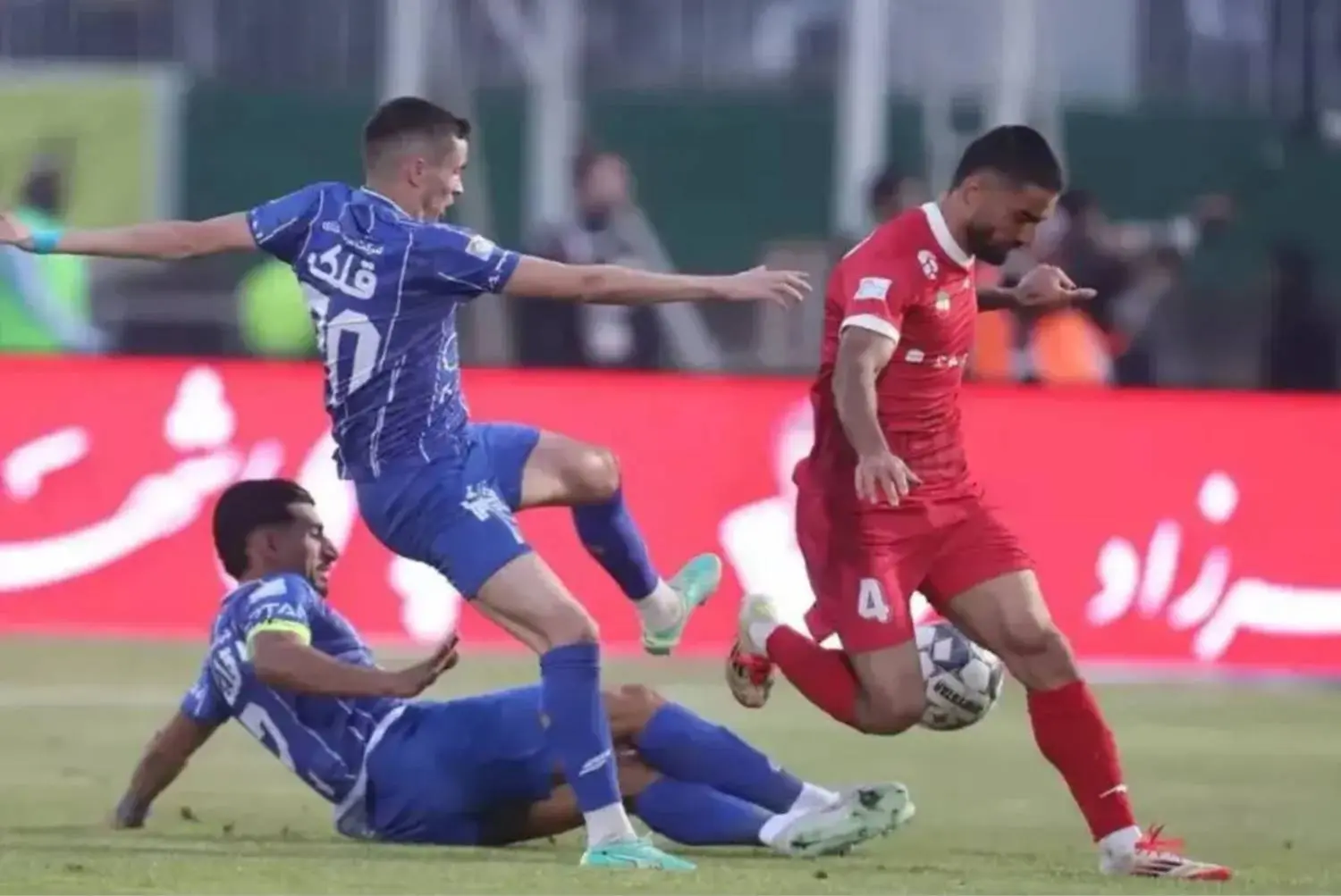 تکذیب شایعه برگزاری بدون تماشاگر دربی استقلال و پرسپولیس در نقش جهان
