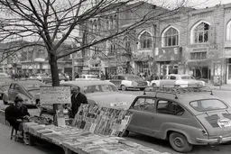 سطح بالای فرهنگ مردم در خیابان استانبول در سال 1343 | کتاب هر کیلو ۱۰۰ ریال!