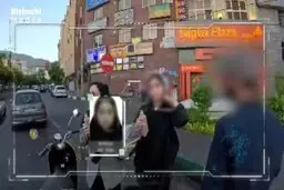 روزنامه فرهیختگان: فیلم‌هایی مثل خیابان اندرزگو نه ترویج حجاب بلکه شکست نظام است | اصلا متوجه تحولات سال ۱۴۰۱ شده‌اید؟
