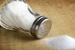 نمک زیاد فشار خون تان را بالا می برد