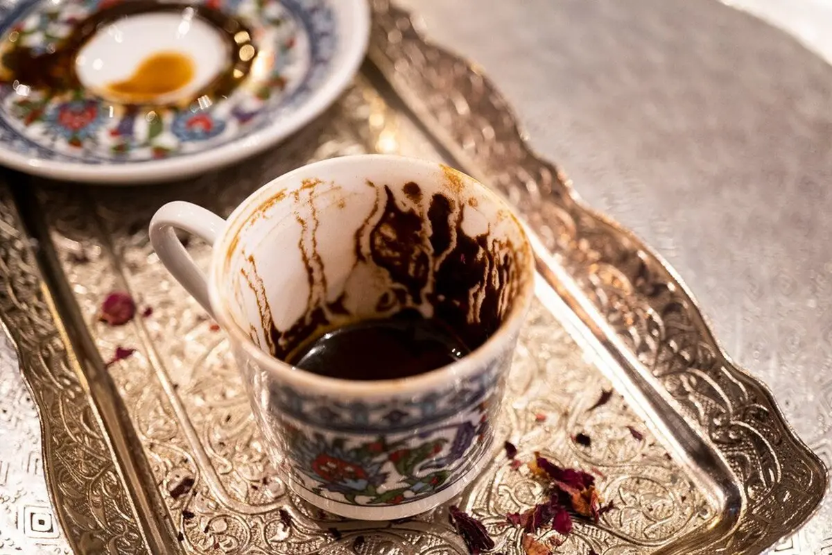 فال قهوه امروز جمعه 8 دی 1402 برای متولدین ماه‌های مختلف | توی فالت چی گفت؟